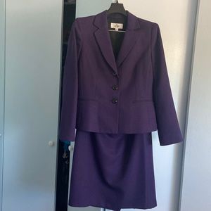 Beautiful lined business skirt suit